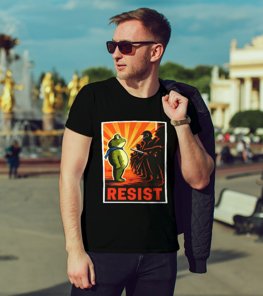 Resist Portland Frog 2025 Anti Fascism Protest Art With Frog And Riot Police T-Shirt