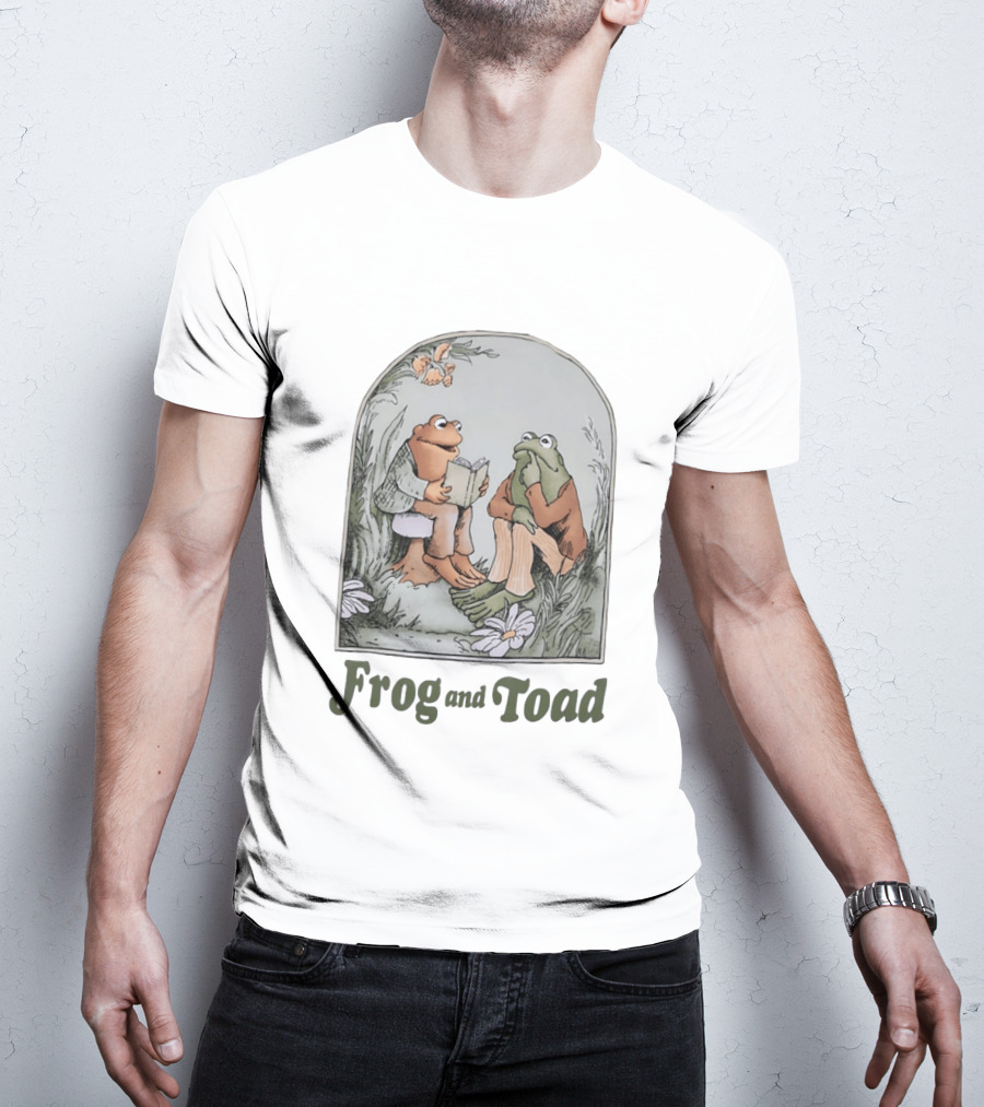 Frog And Toad Reading Together T-Shirt