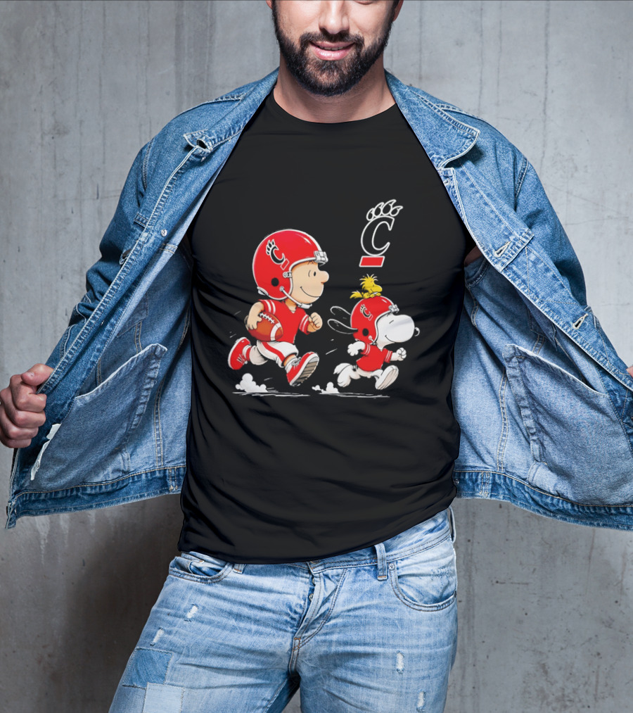 Charlie Brown Snoopy Cincinnati Bearcats Football Running T-Shirt