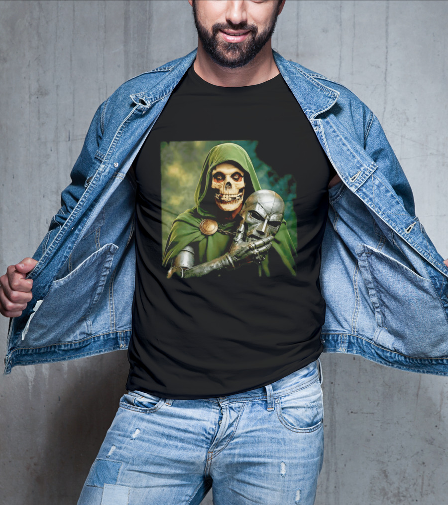 Doctor Doom Skull Face Holding Mask Supervillain Marvel T-Shirt