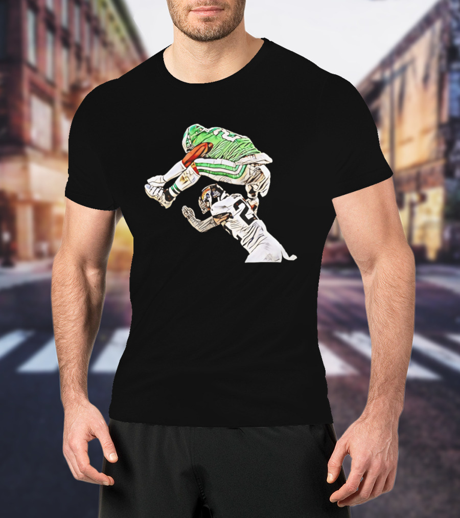 Saquon Barkley Hurdle Backwards Jump Over Defender In Green And White Jersey T-Shirt