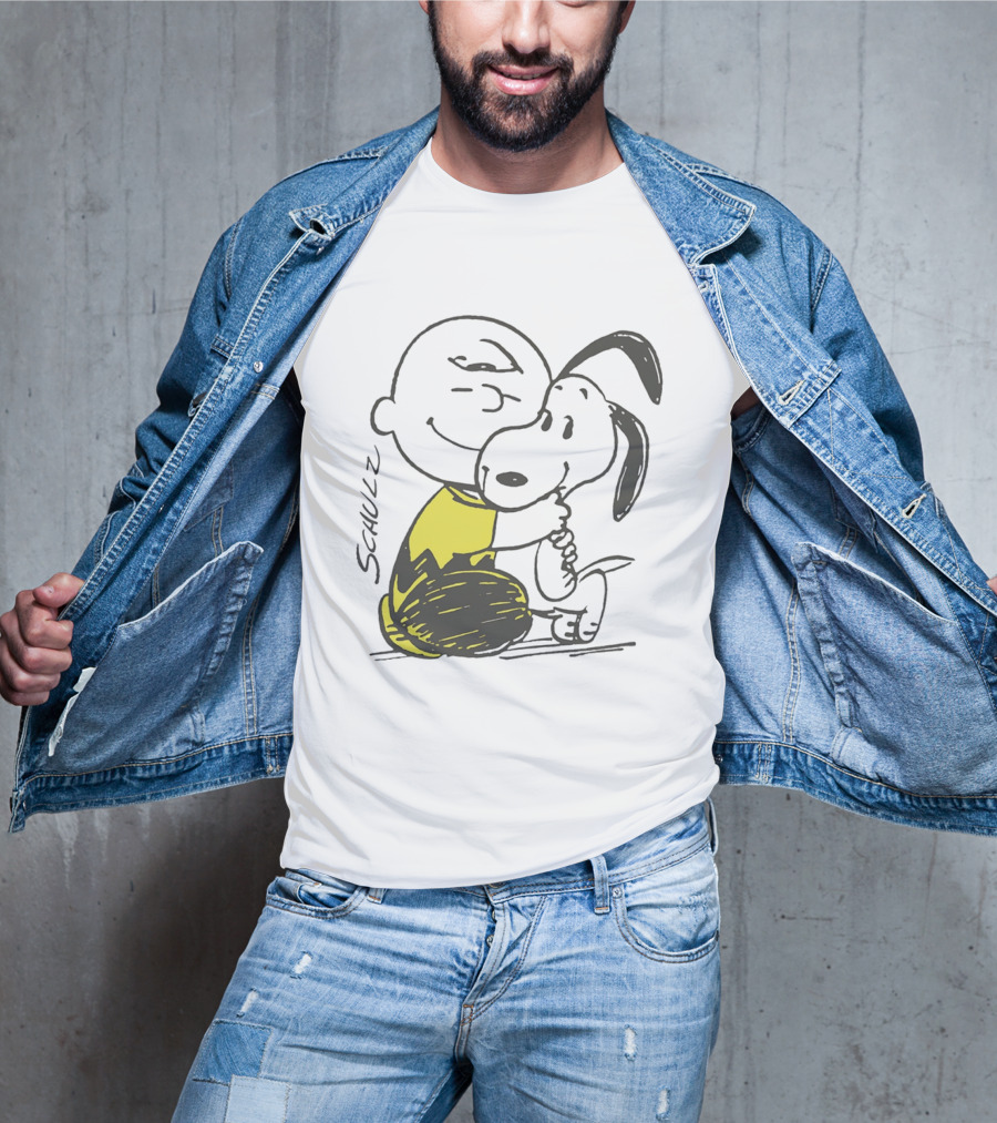 Schulz Charlie Brown Snoopy Hugging Classic Peanuts Friendship T-Shirt
