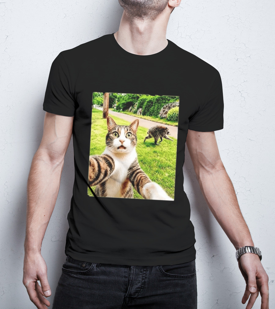 Shocked Face Tabby Cat Taking Selfie With Running Raccoon On Lawn Road T-Shirt