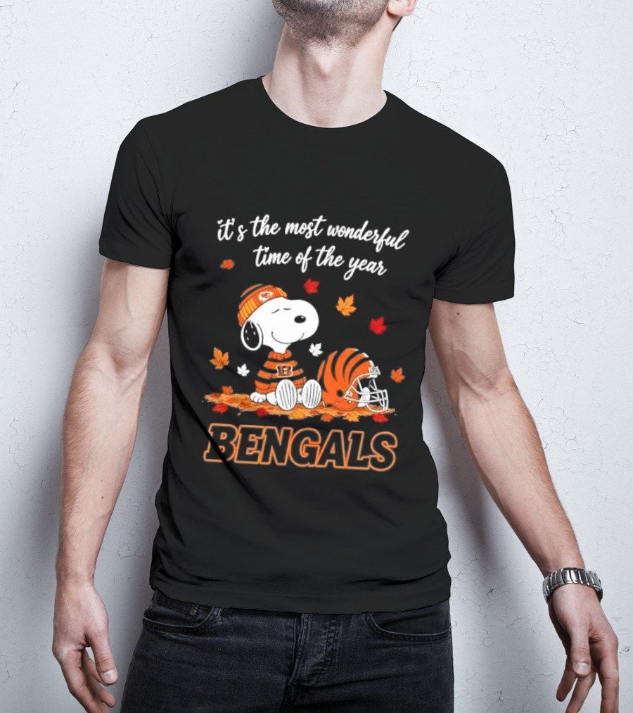 It's The Most Wonderful Time Of The Year Snoopy Bengals Leaves Helmet T-Shirt