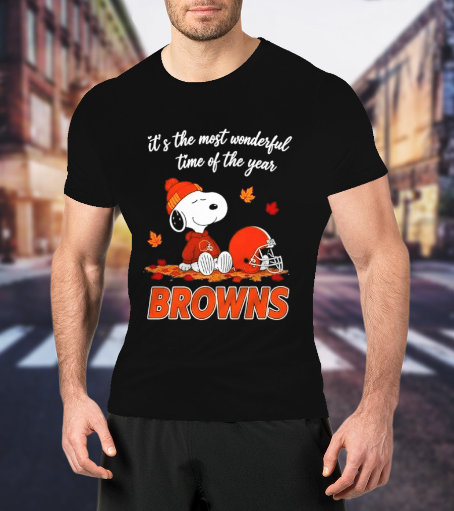 Cleveland Browns Snoopy It's The Most Wonderful Time Of The Year Autumn Leaves Helmet T-Shirt