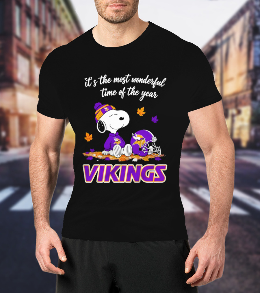 Minnesota Vikings It's The Most Wonderful Time Of The Year Snoopy Sitting Helmet Autumn Leaves T-Shirt