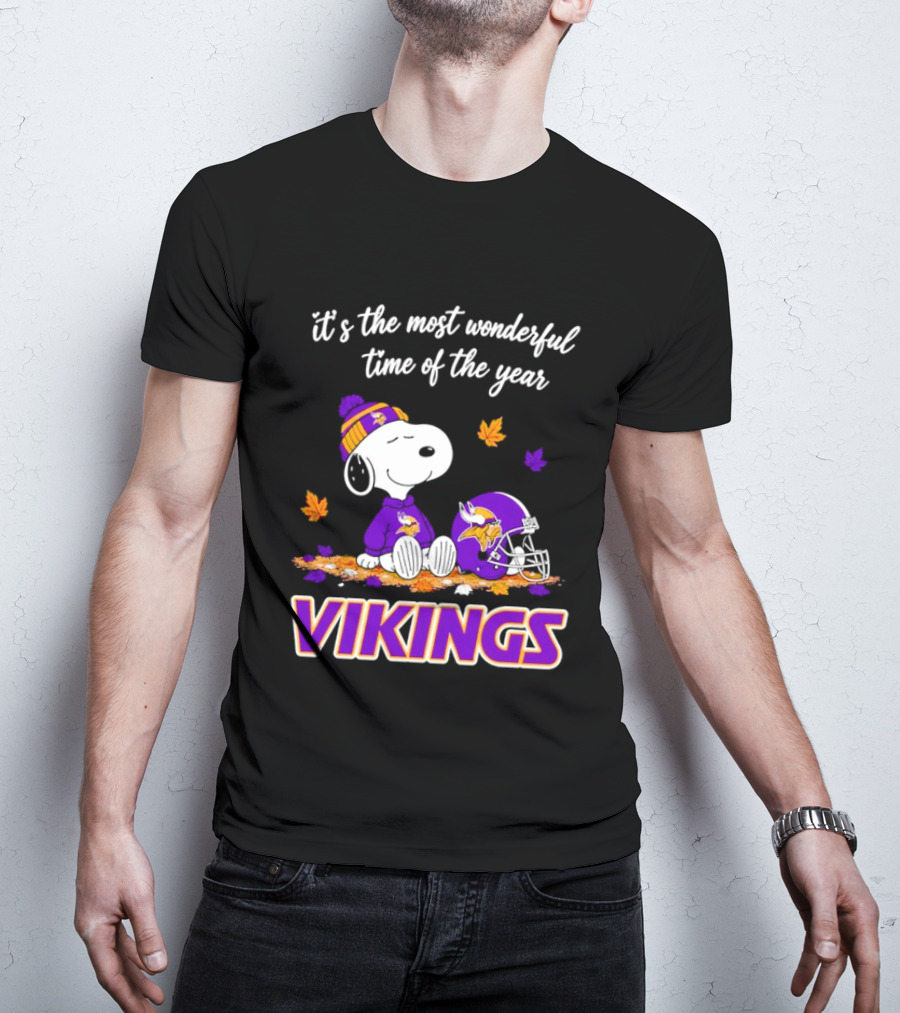 Minnesota Vikings It's The Most Wonderful Time Of The Year Snoopy Sitting Helmet Autumn Leaves T-Shirt