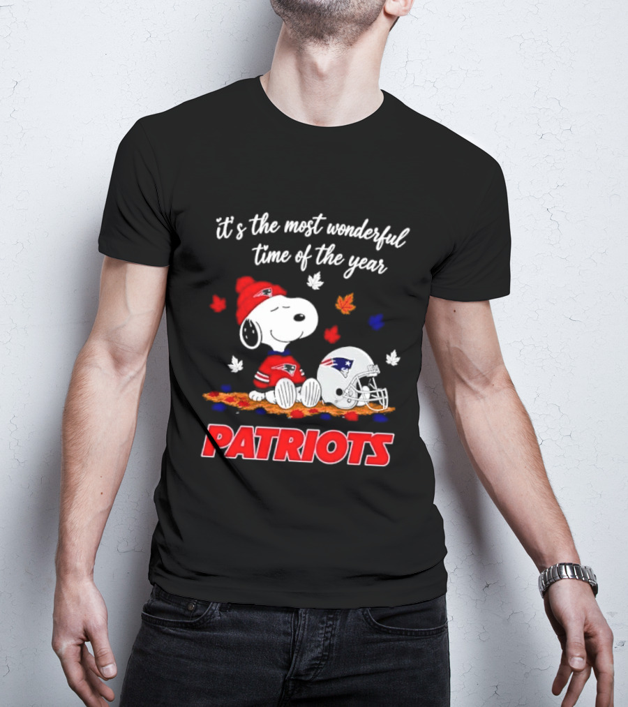 New England Patriots Snoopy It's The Most Wonderful Time Of The Year Autumn Leaves T-Shirt