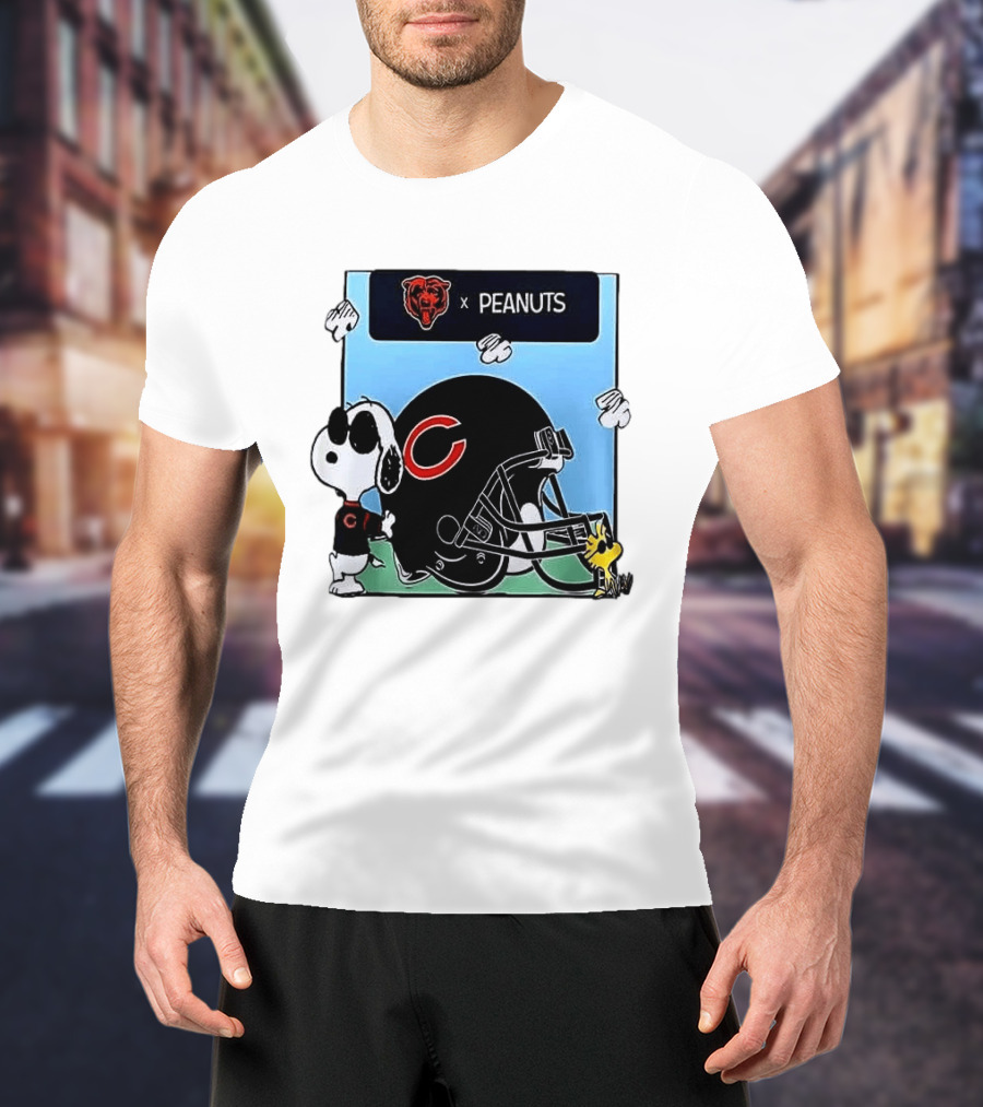 Chicago Bears X Peanuts Snoopy Woodstock Football Collaboration T-Shirt