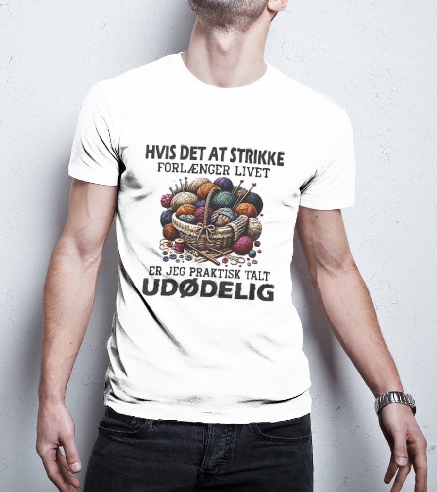 Hvis Det At Strikke Forlænger Livet Er Jeg Praktisk Talt Udødelig Garnkurv Strikkepinde T-Shirt