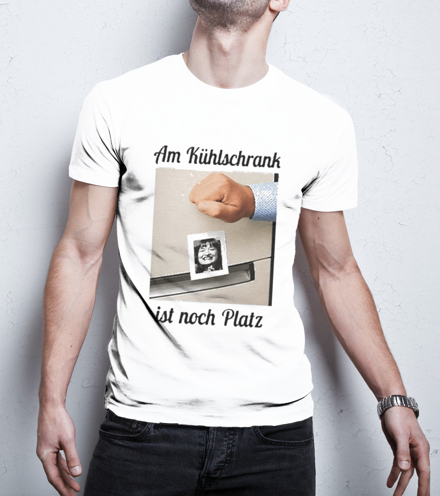 Am Kühlschrank Ist Noch Platz Foto Moustache Hand T-Shirt