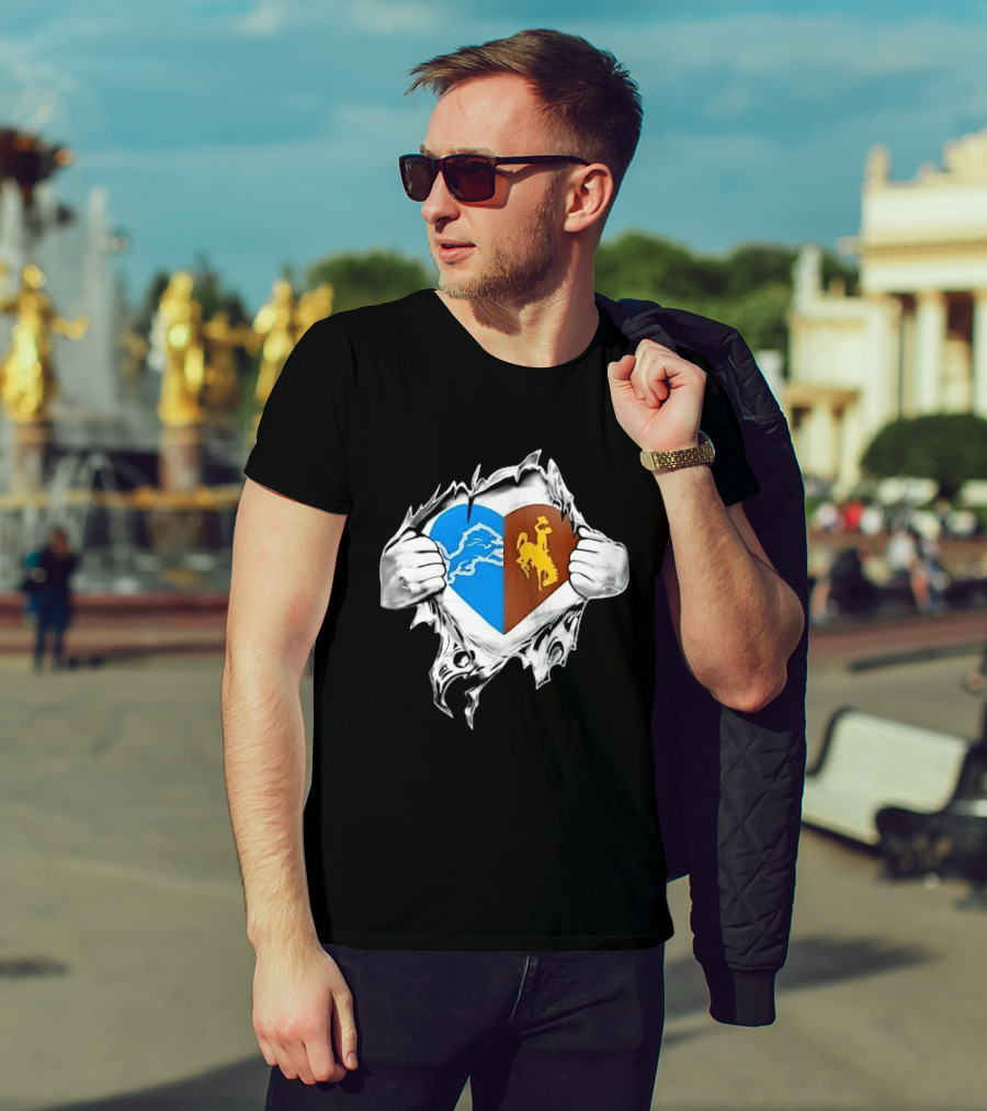 Detroit Lions Wyoming Cowboys Heart Ripped Skin T-Shirt