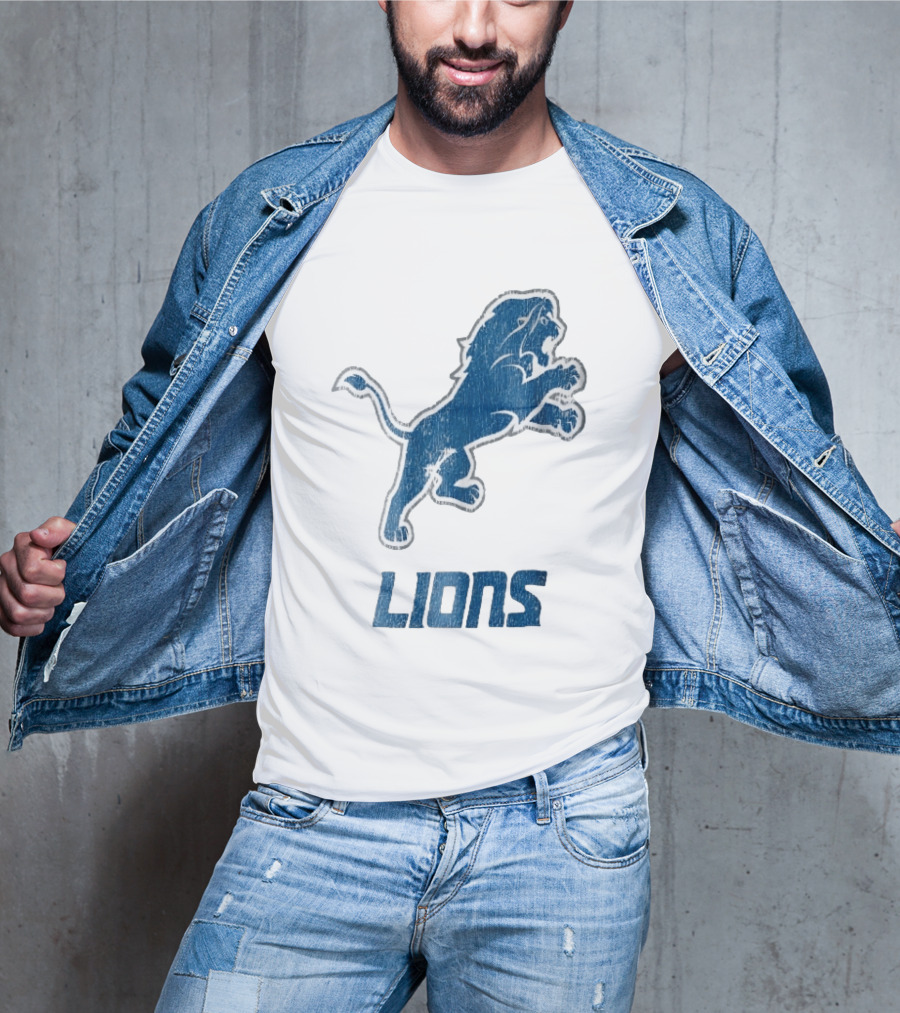Detroit Lions Distressed Blue Leaping Lion Vintage Team Spirit T-Shirt