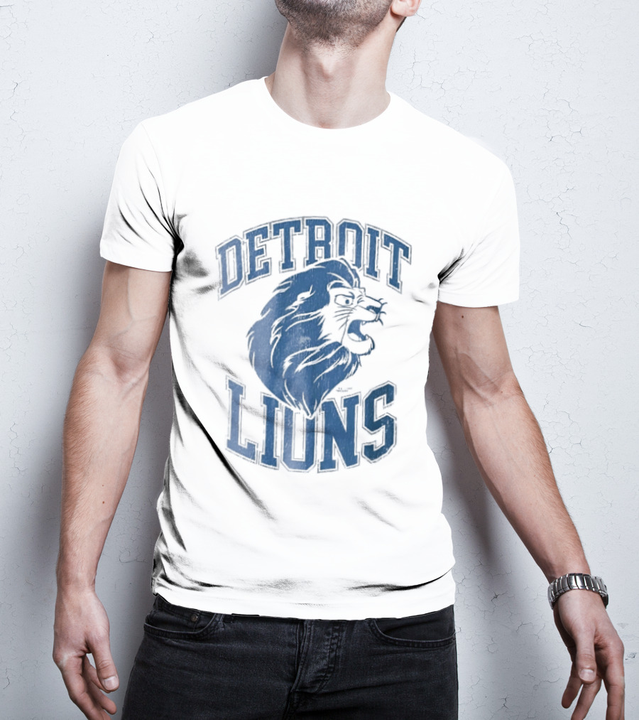 Detroit Lions Distressed Roaring Lion Head Varsity T-Shirt