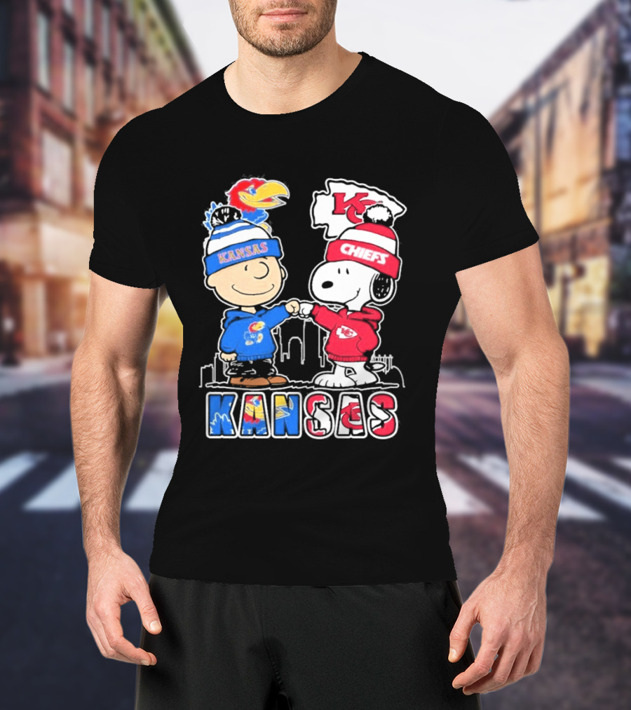 Kansas Jayhawks Kansas City Chiefs Peanuts Christmas 2025 Snoopy And Woodstock Fist Bump T-Shirt