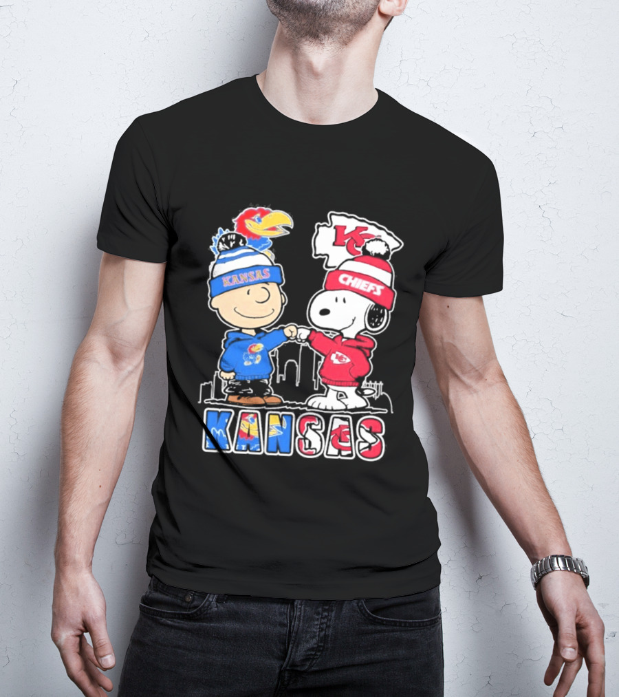 Kansas Jayhawks Kansas City Chiefs Peanuts Christmas 2025 Snoopy And Woodstock Fist Bump T-Shirt