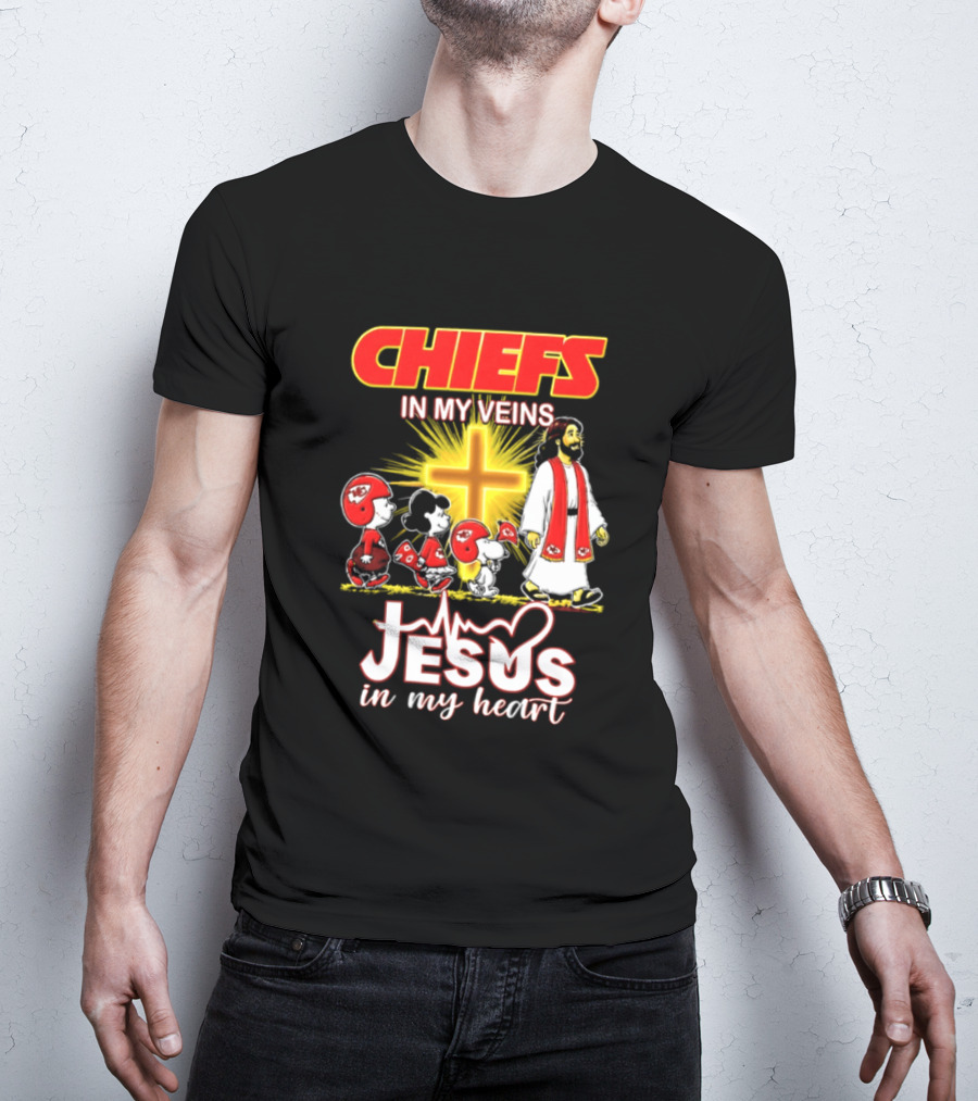 Chiefs In My Veins Jesus In My Heart Snoopy And Charlie Football T-Shirt