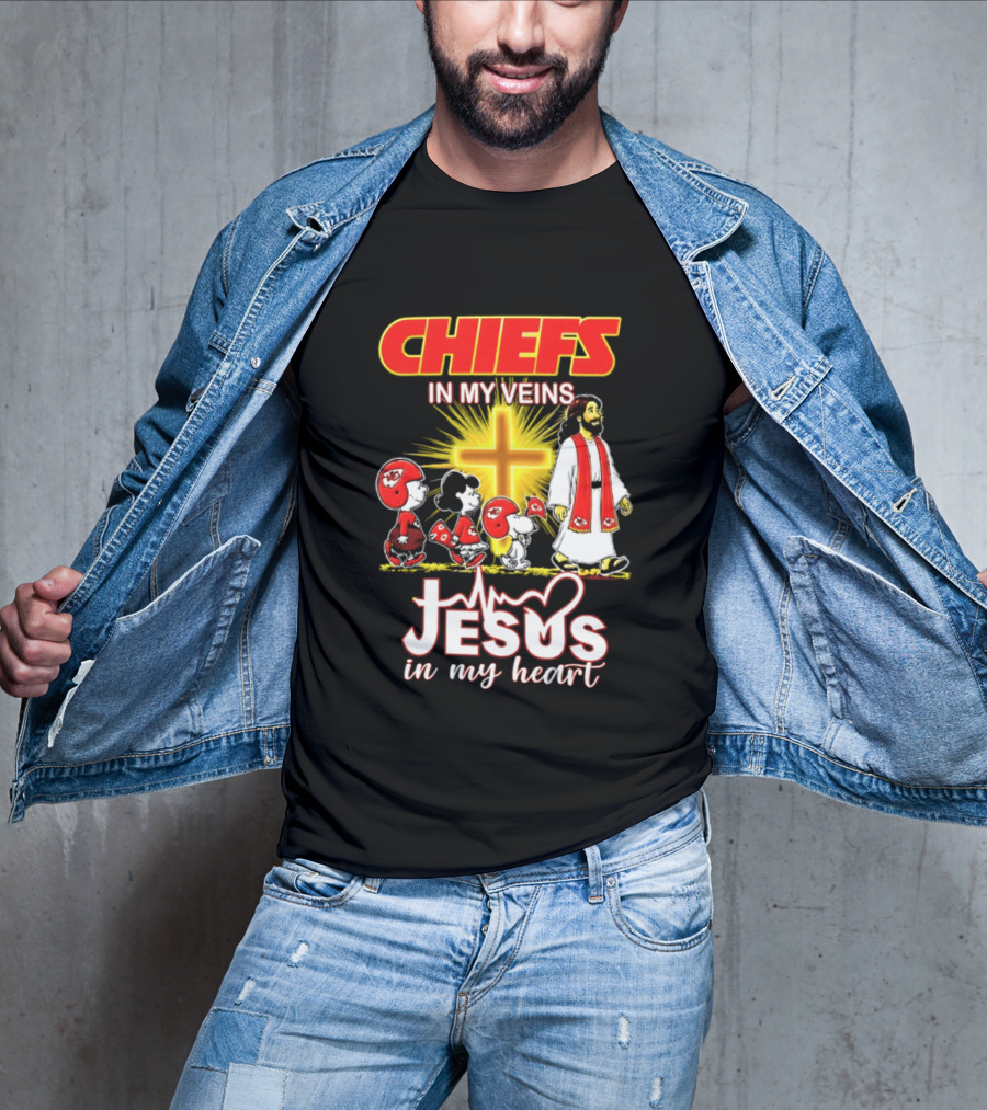Chiefs In My Veins Jesus In My Heart Snoopy And Charlie Football T-Shirt