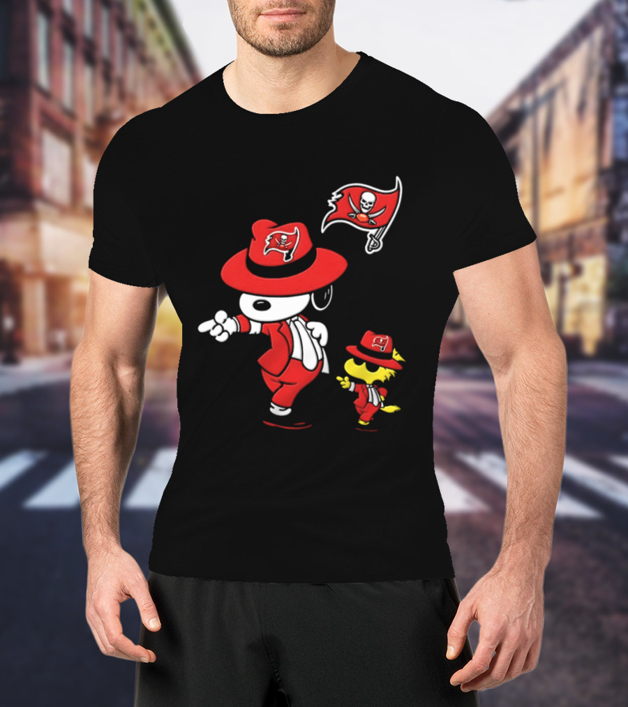 Snoopy Woodstock Tampa Bay Buccaneers Pirate Flag Dance T-Shirt