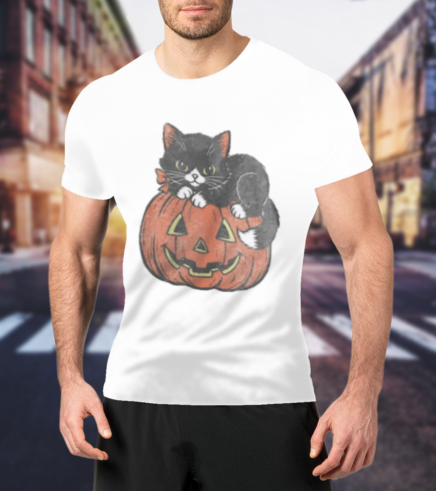 The Pumpkin Cat Halloween Black Cat On Jack O' Lantern T-Shirt