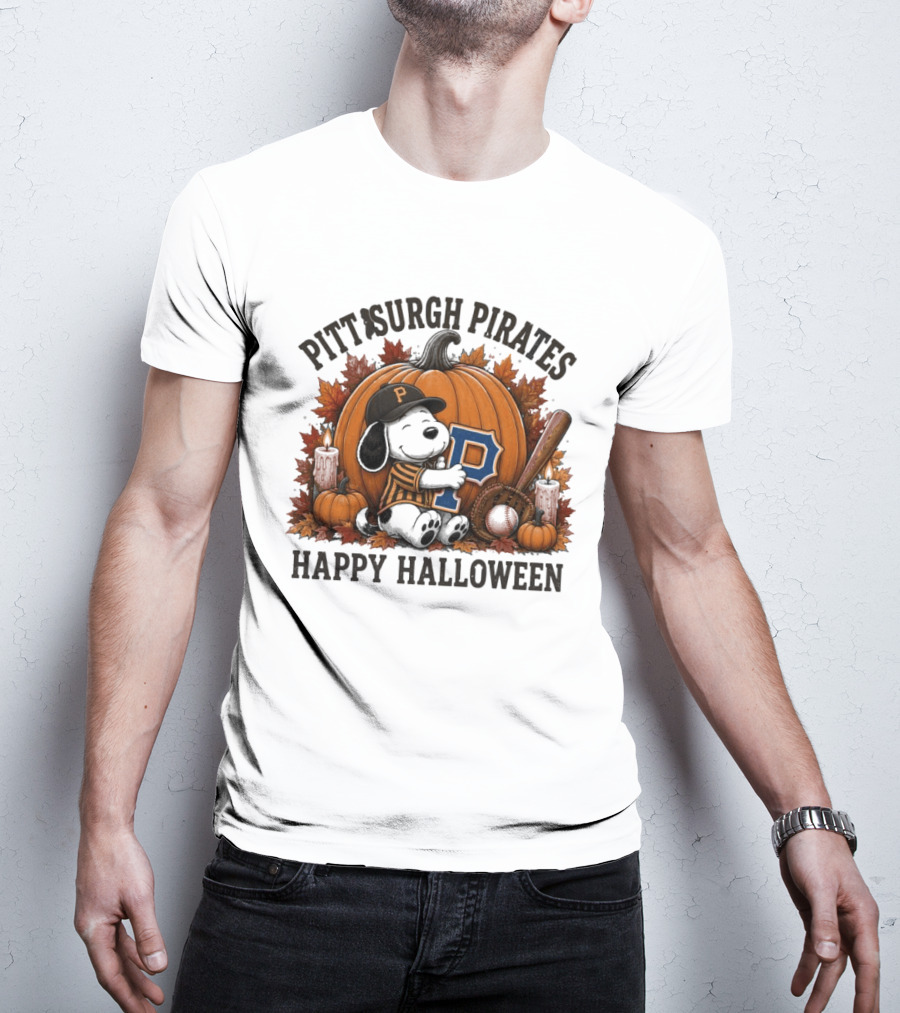 Pittsburgh Pirates Halloween Snoopy Hugging P With Pumpkin And Candles T-Shirt