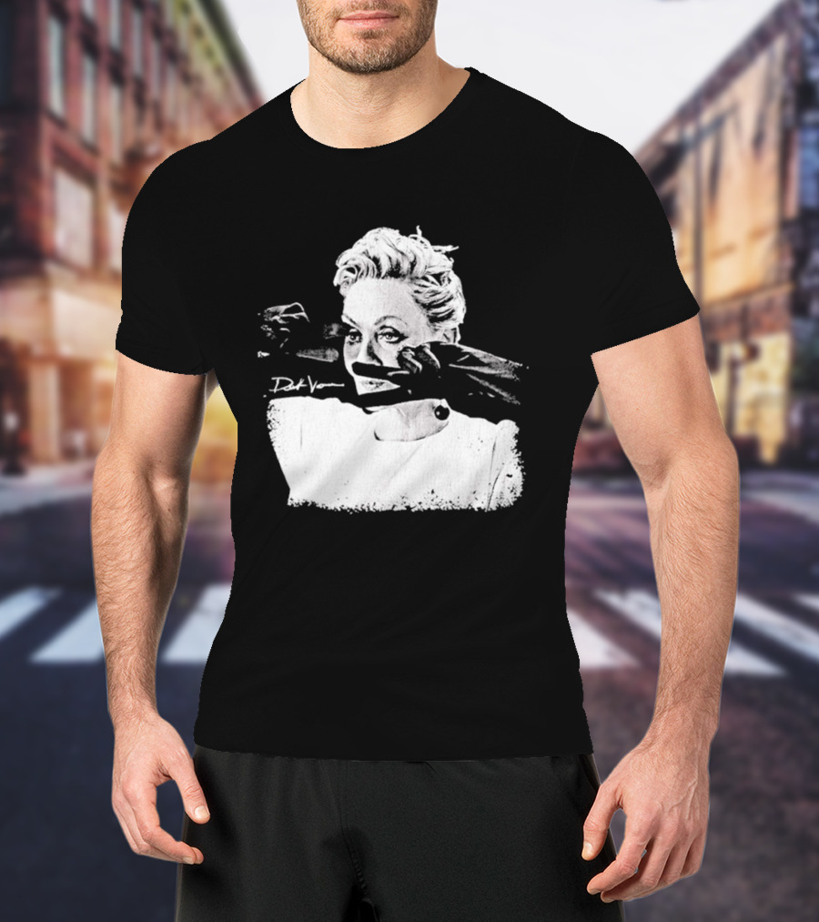 Deborah Vance Hacks TV Show Makeup Scene T-Shirt