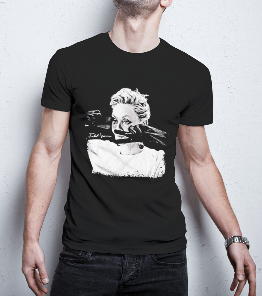 Deborah Vance Hacks TV Show Makeup Scene T-Shirt