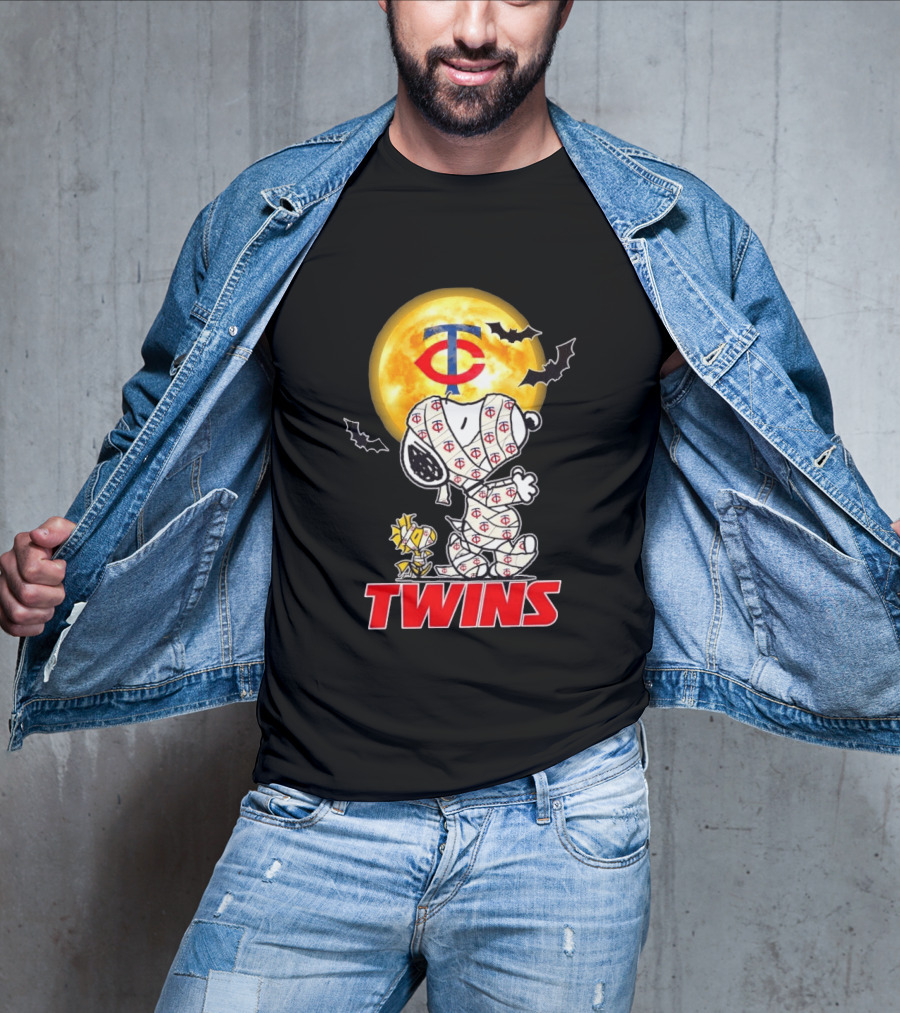 Minnesota Twins Snoopy Woodstock Mummy Halloween Moon Bats T-Shirt