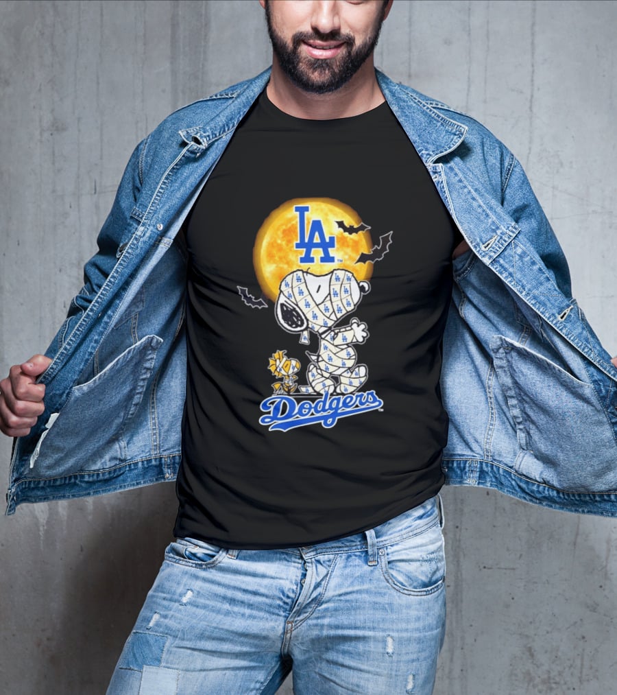 Los Angeles Dodgers Snoopy Woodstock Mummy Halloween Baseball Moon Bats T-Shirt