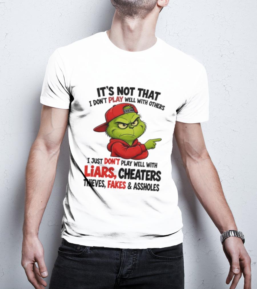 Grinch It's Not That I Don't Play Well With Others I Just Don't Play Well With Liars Cheaters Thieves Fakes & Assholes T-Shirt