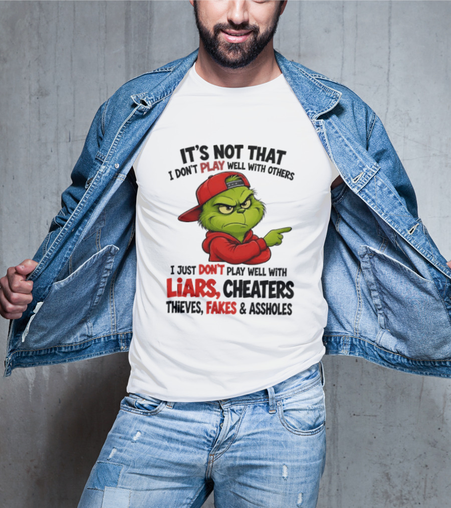 Grinch It's Not That I Don't Play Well With Others I Just Don't Play Well With Liars Cheaters Thieves Fakes & Assholes T-Shirt