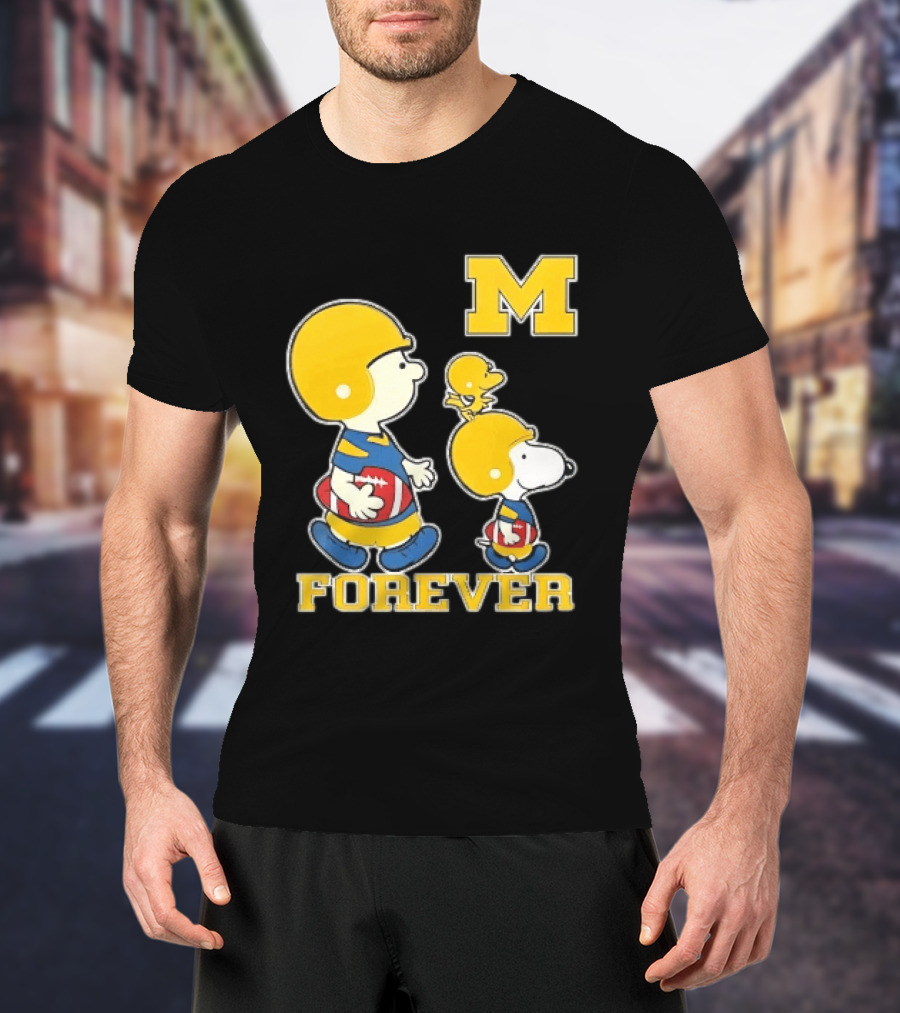 Peanuts Forever Michigan Wolverines M Football Charlie Brown Snoopy Woodstock T-Shirt