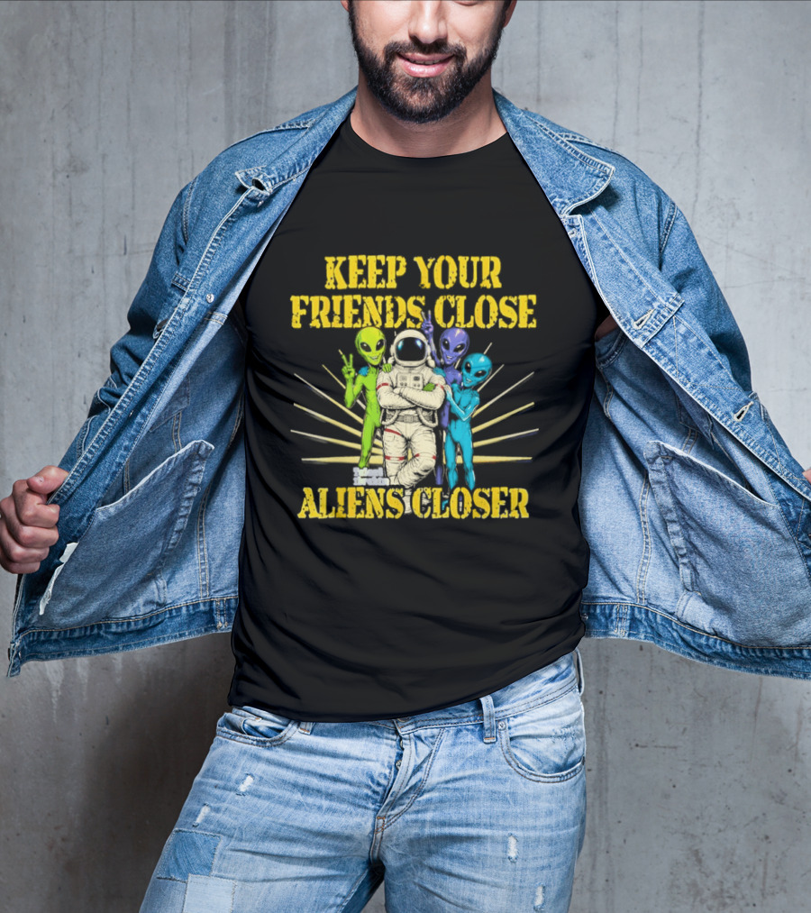 Keep Your Friends Close Aliens Closer Astronaut And Alien Companions T-Shirt