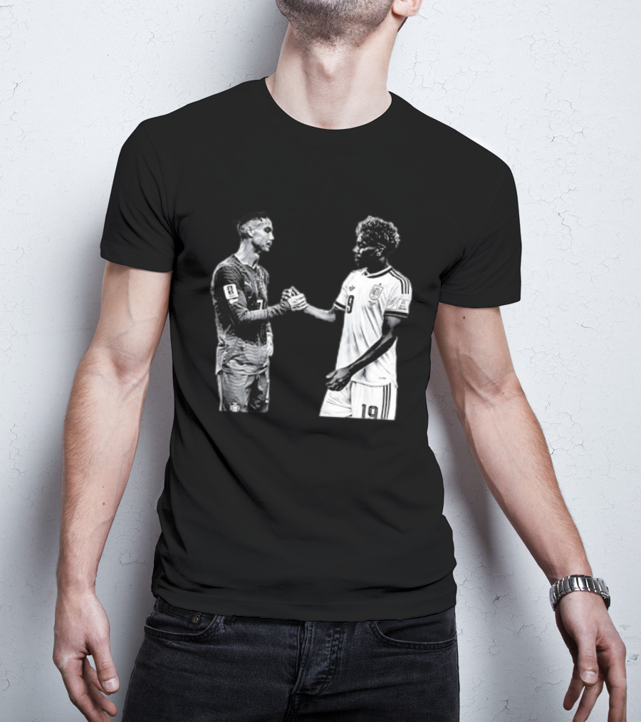 Cristiano Ronaldo Lamine Yamal Final Matchup Moment T-Shirt
