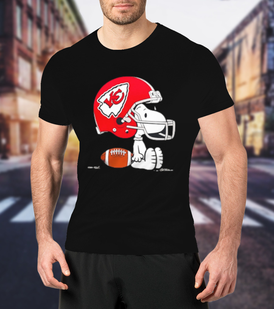 Snoopy Kansas City Chiefs Helmet Football T-Shirt