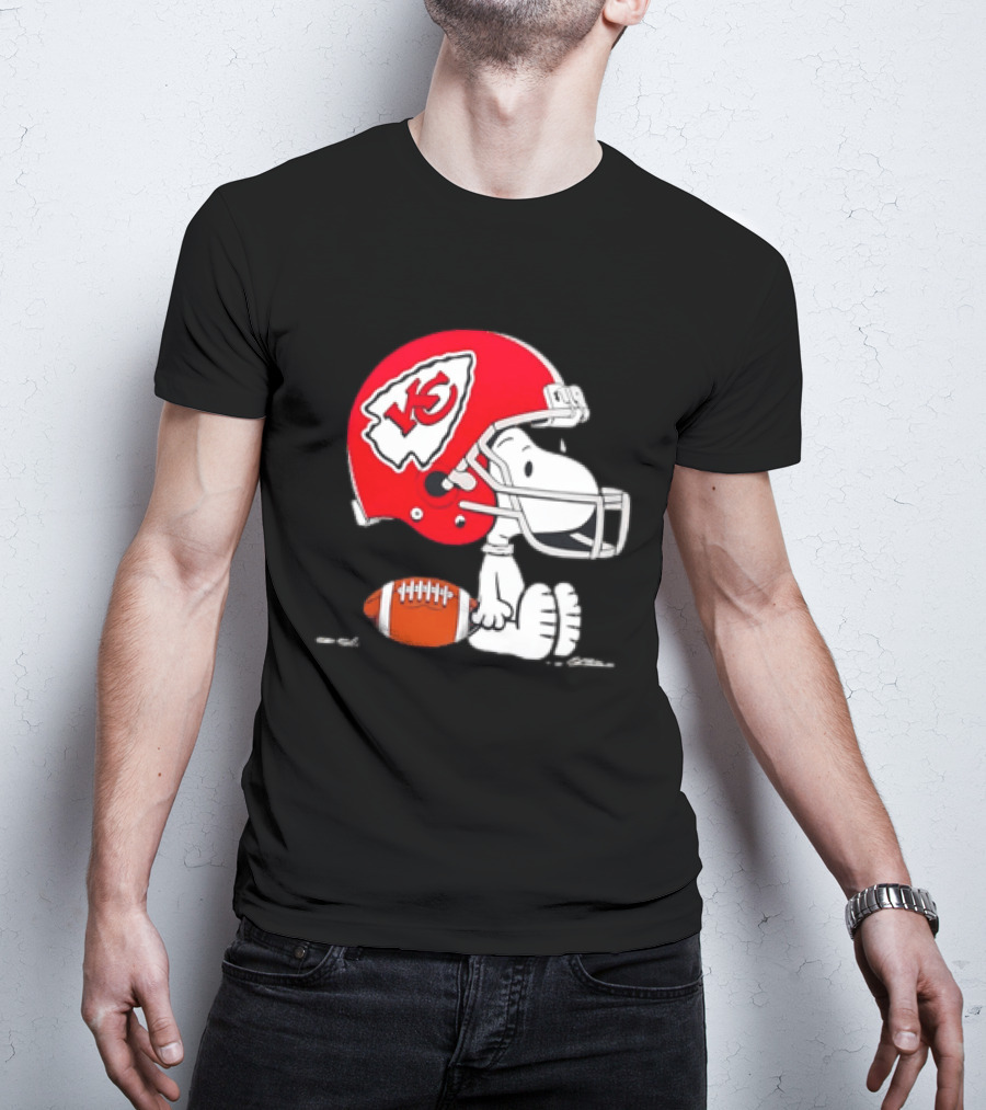 Snoopy Kansas City Chiefs Helmet Football T-Shirt
