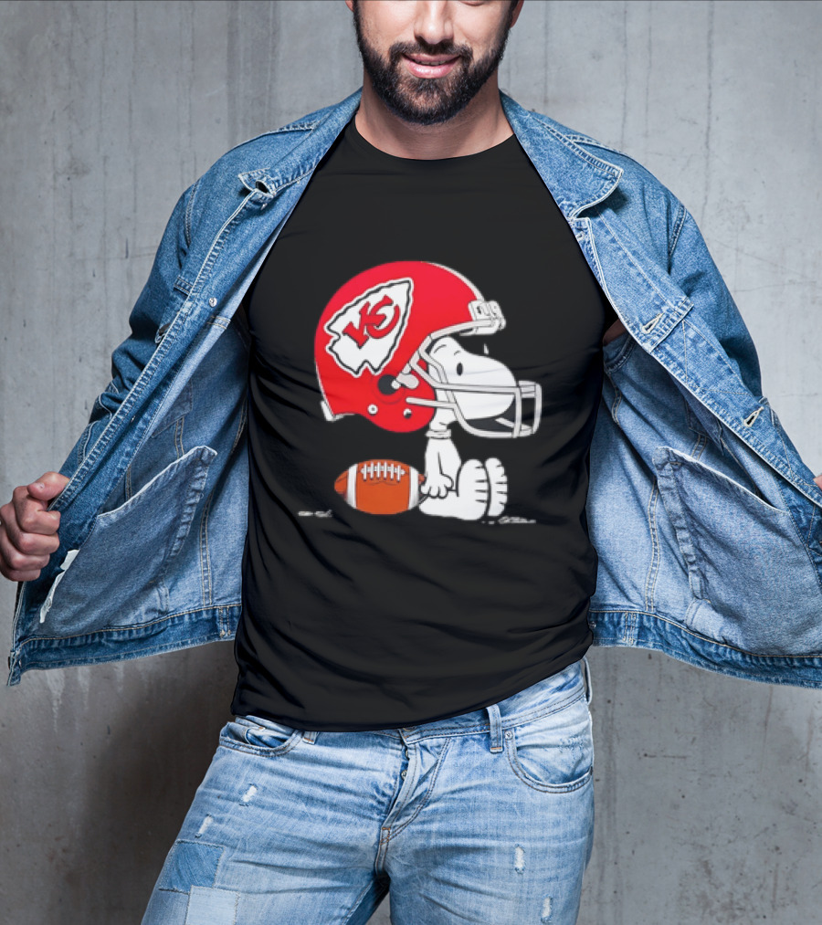 Snoopy Kansas City Chiefs Helmet Football T-Shirt