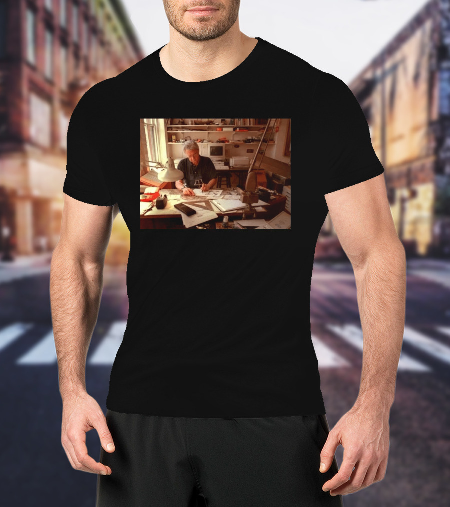 Pat Oliphant Cartoonist In Studio Drawing And Sketching T-Shirt