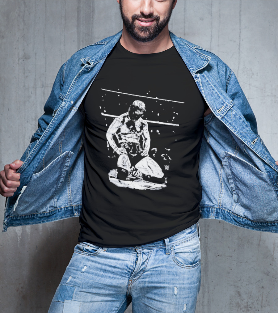 Rey Mysterio WWE Kneeling Pose Iconic Wrestler Image T-Shirt
