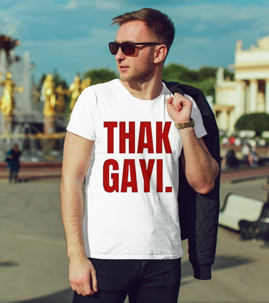 Thak Gayi Hindi Tired Exhausted Text Bold Red T-Shirt