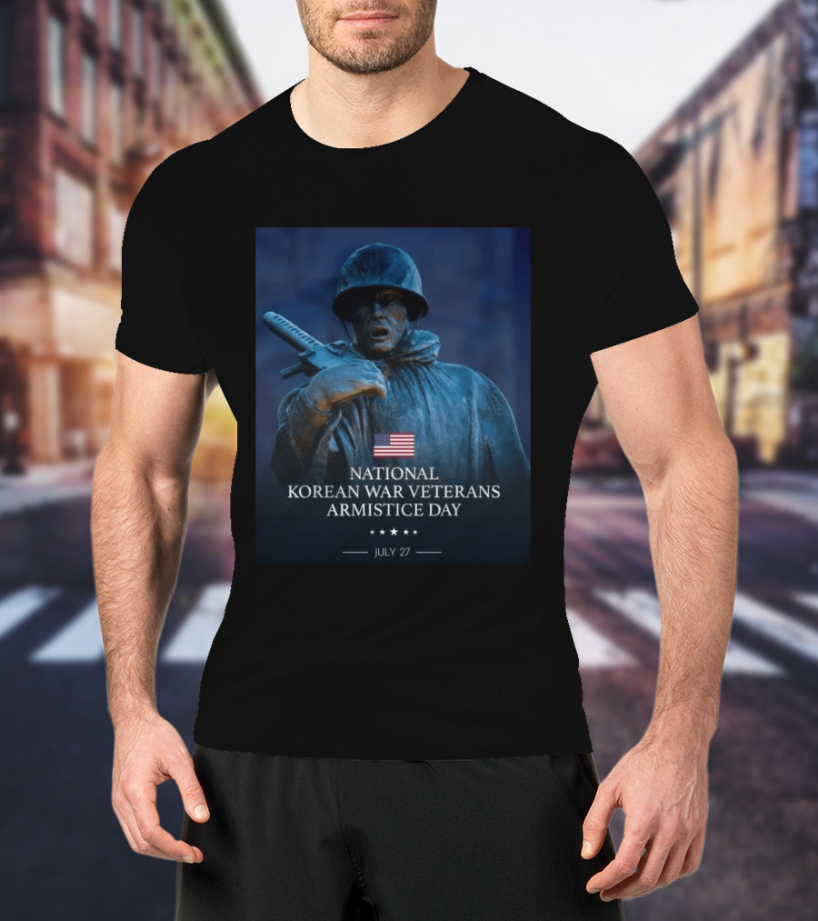 National Korean War Veterans Armistice Day July 27 Soldier Statue Display With American Flag T-Shirt