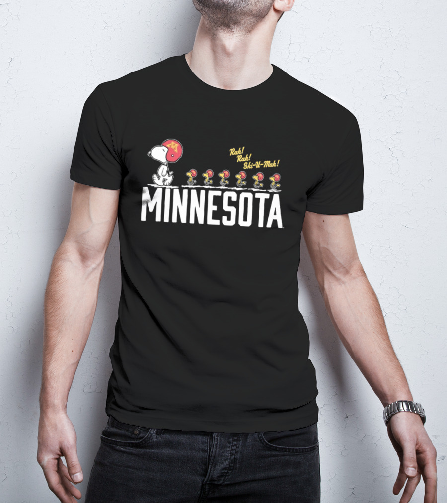 Peanuts Snoopy Minnesota Golden Gophers Ski U Mah Football Team T-Shirt