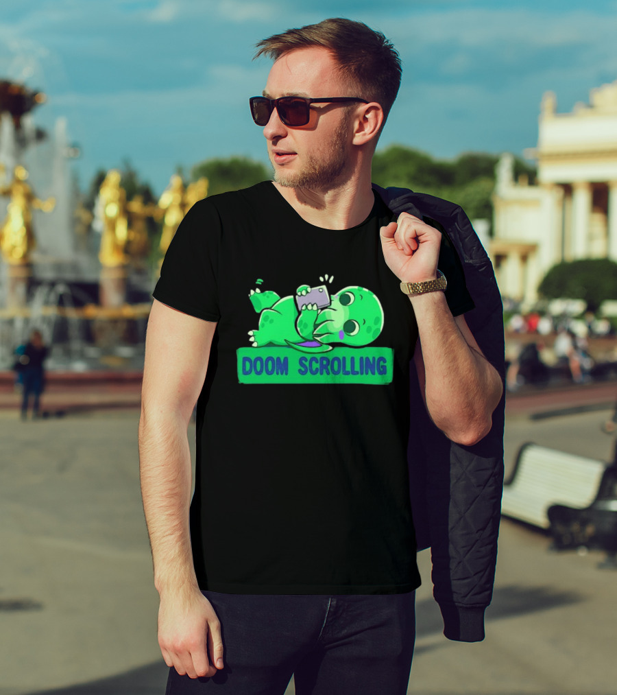 Doom Scrolling Cthulhu Lovecraft Monster With Smartphone T-Shirt