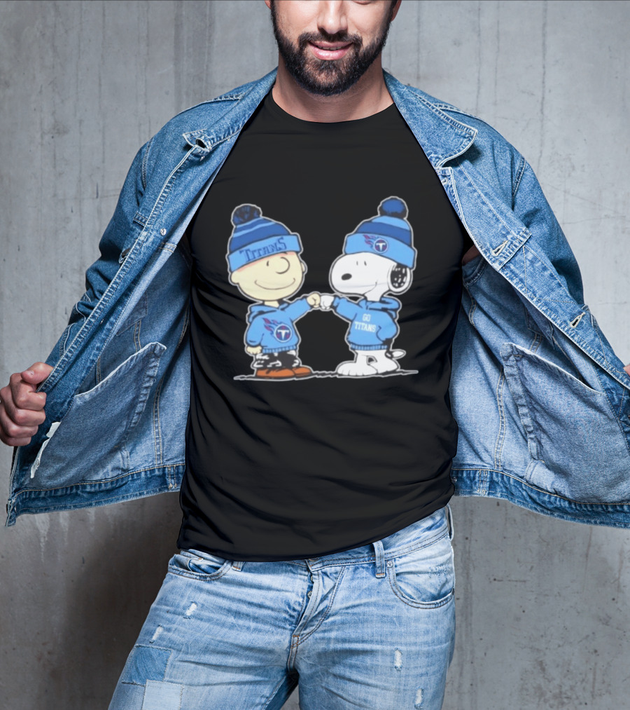 Peanuts Charlie Brown Snoopy Fist Bump Tennessee Titans Football Go Titans T-Shirt