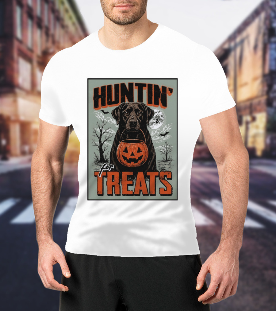 Black Labrador Huntin' For Treats Halloween Dog Moon And Jack O' Lantern T-Shirt