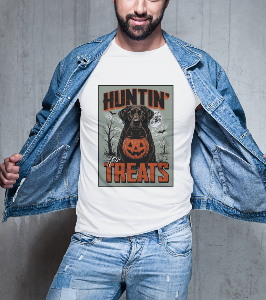 Black Labrador Huntin' For Treats Halloween Dog Moon And Jack O' Lantern T-Shirt