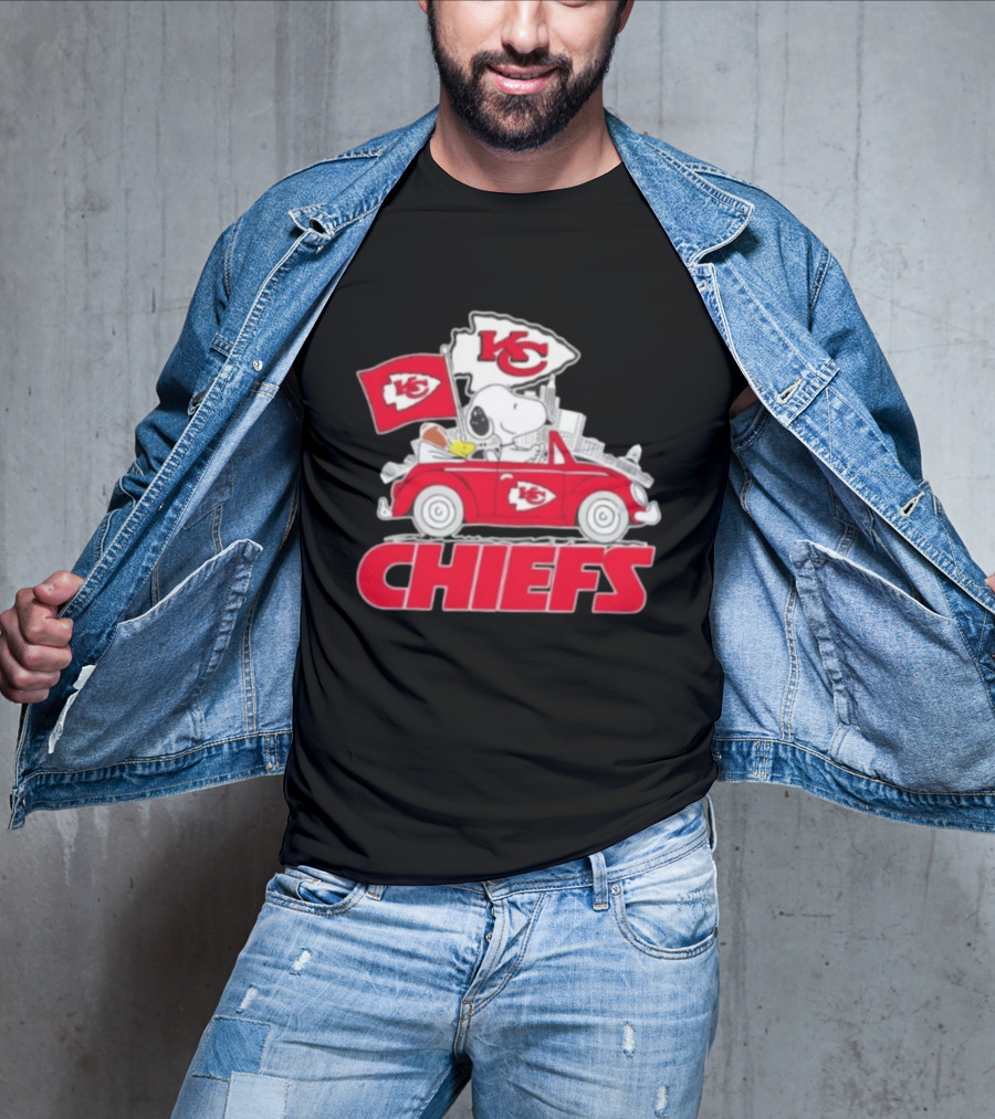 Snoopy Driving Kansas City Chiefs Car With Skyline And Flag T-Shirt