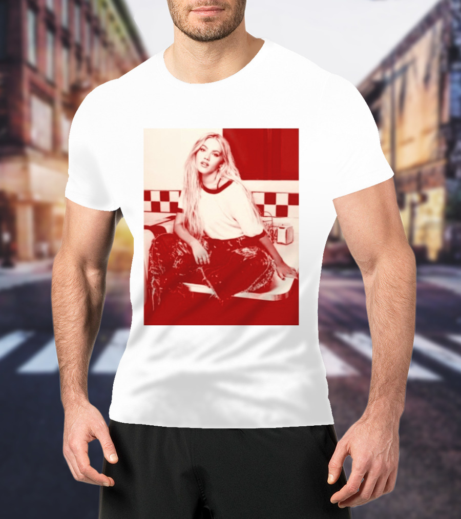 Freya Skye Store Bad Taste Photo Retro Vibe Outfit With Distressed Jeans And Casual Raglan Top In Diner Setting T-Shirt