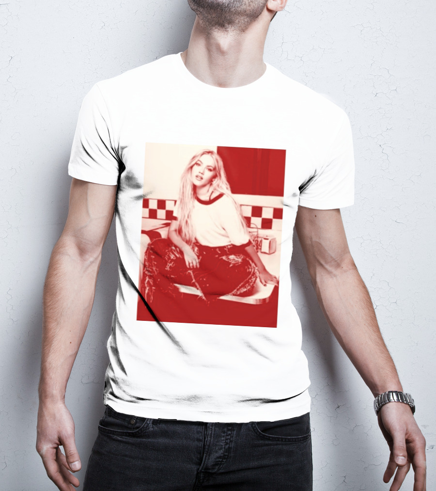 Freya Skye Store Bad Taste Photo Retro Vibe Outfit With Distressed Jeans And Casual Raglan Top In Diner Setting T-Shirt