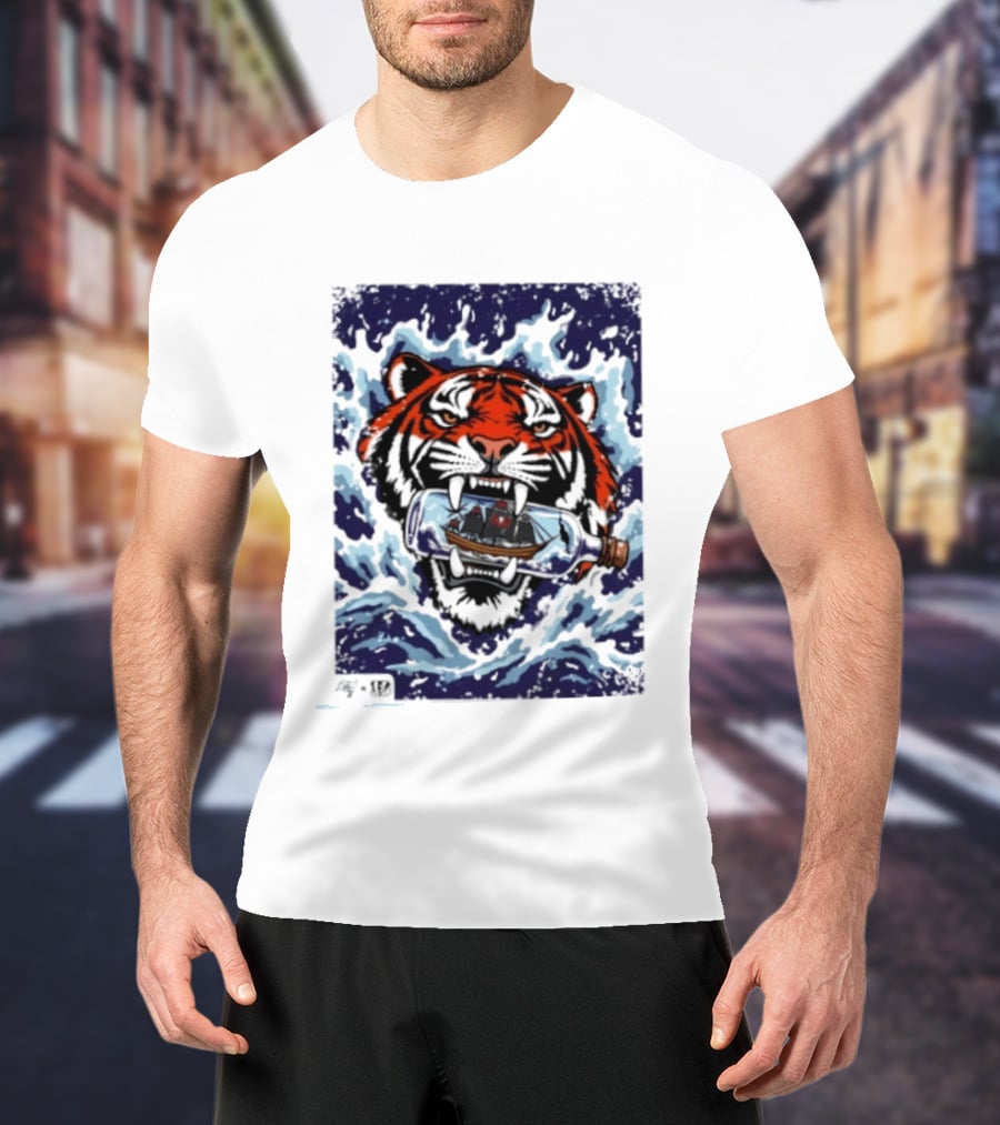 Cincinnati Bengals Vs Tampa Bay Buccaneers Tiger Ship Ocean Clash T-Shirt